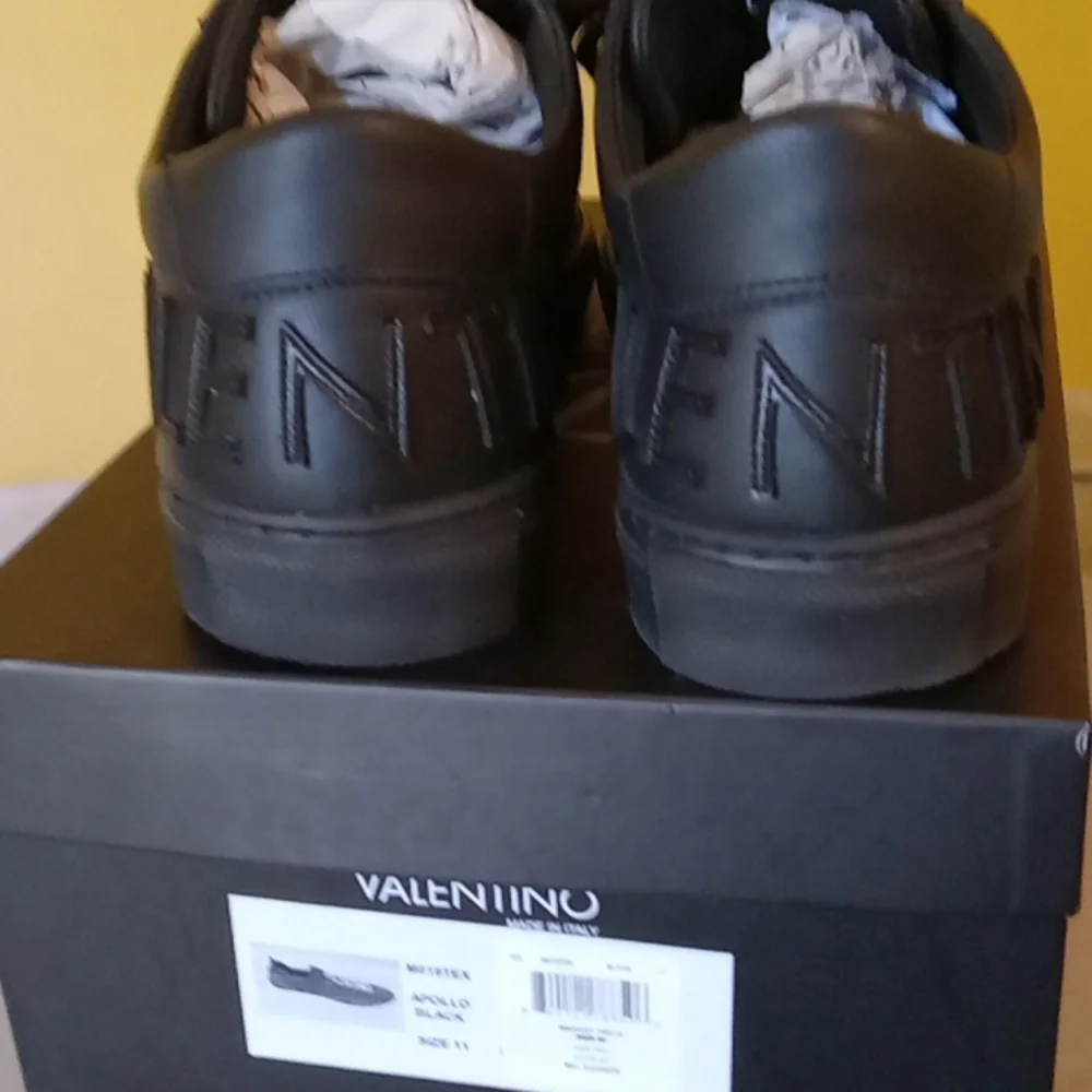 Shoes - Picture 3 of 4